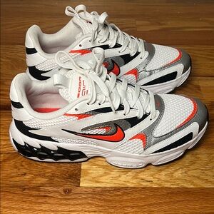 Nike Zoom Vomero 5 in Orange